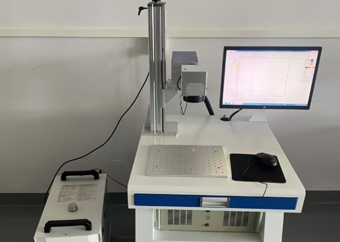 在線鐳雕二維碼清晰度對比：PCB與COB的分析